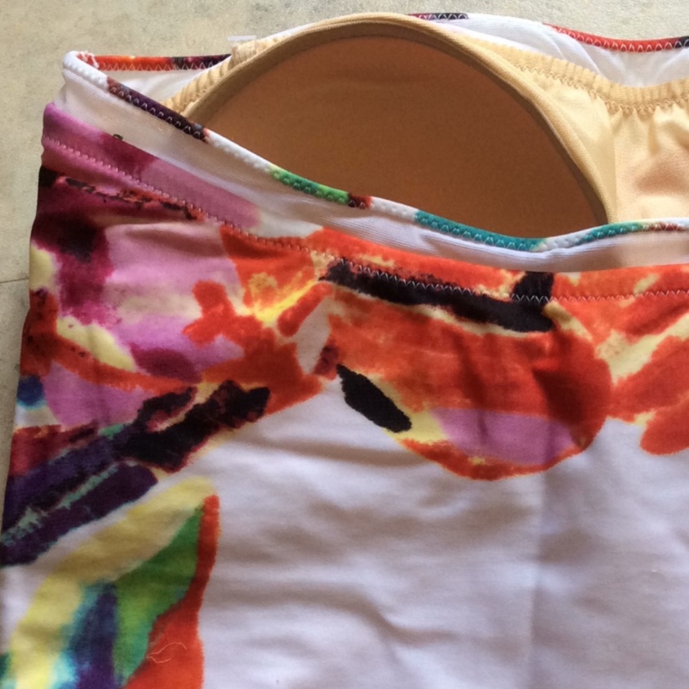Gorgeous Gottex One Piece Swimsuit - Picture 4 of 8